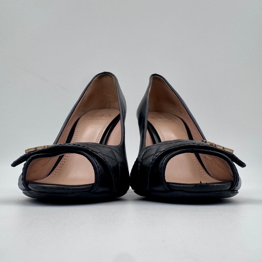 Tory Burch Leila Women 8.5M Black Leather Quilted Peep Toe Wedge Pumps Gold Logo - Picture 3 of 9